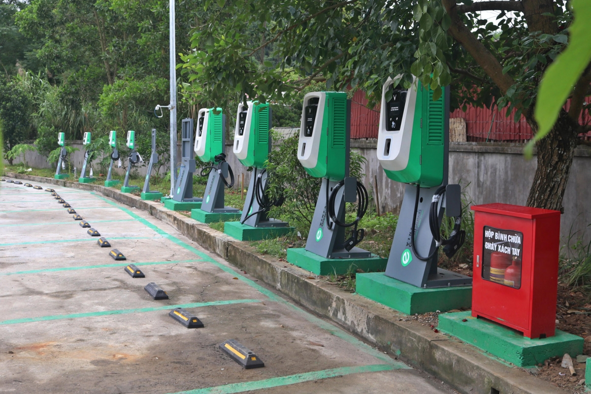 VinFast đã lắp được bao nhiêu trạm sạc ô tô điện tại Việt Nam?