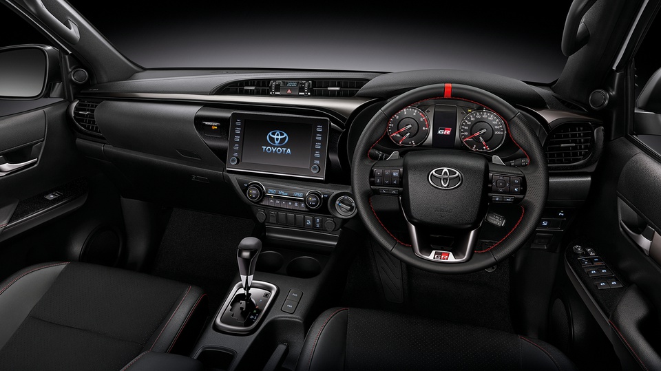 Toyota Hilux GR Sport 2021 ra mắt tại Thái Lan giá từ 27140 USD