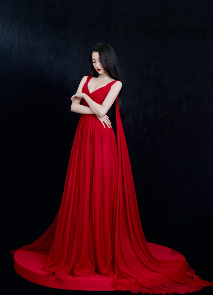 Cải Lương Net - Dương Mịch, Quan Hiểu Đồng dự thảm đỏ với váy xuyên thấu