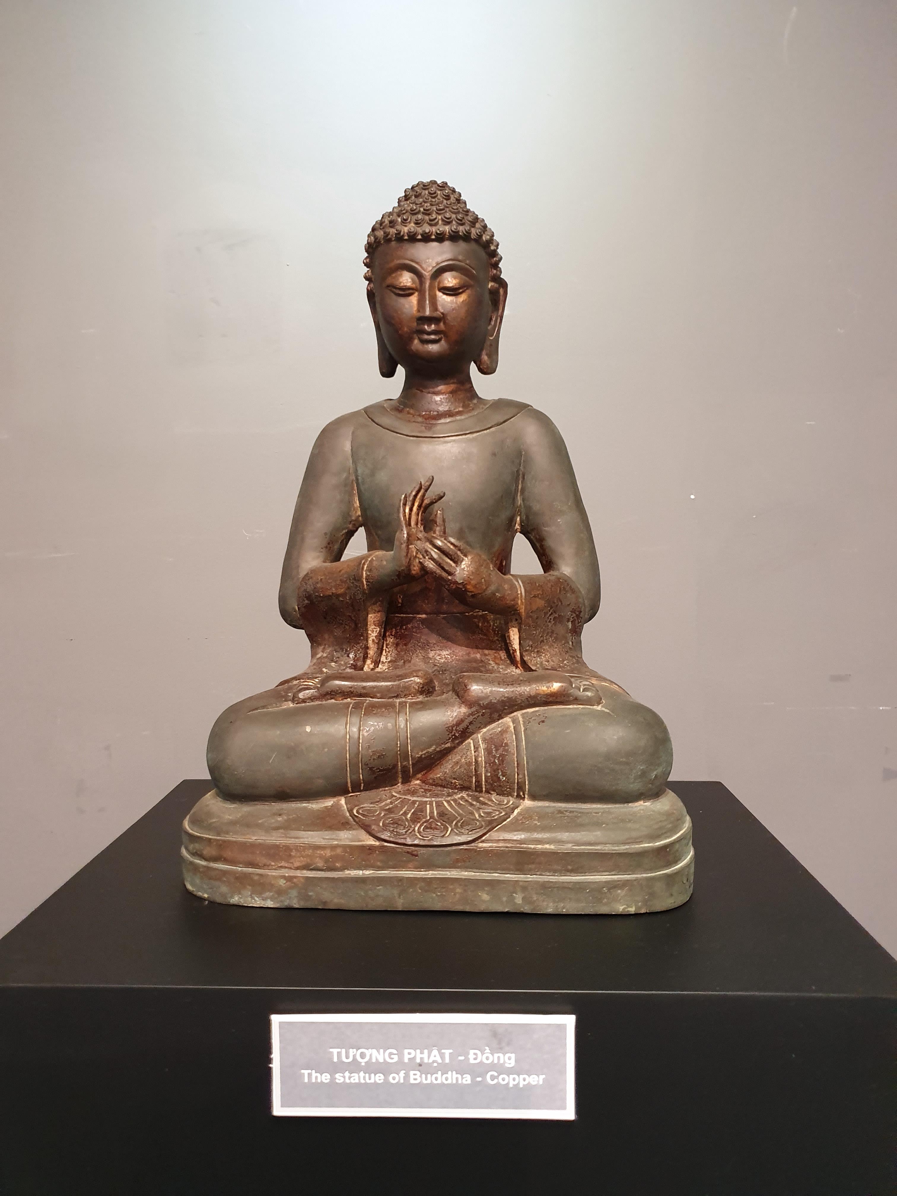 Pho tượng Phật cổ là một trong những điểm đến không thể bỏ qua đối với những người yêu thích nghệ thuật và tâm linh. Với những bức tượng được chế tác tinh xảo, Pho tượng Phật cổ là một điểm tham quan đáng để ghé thăm và tìm hiểu.
