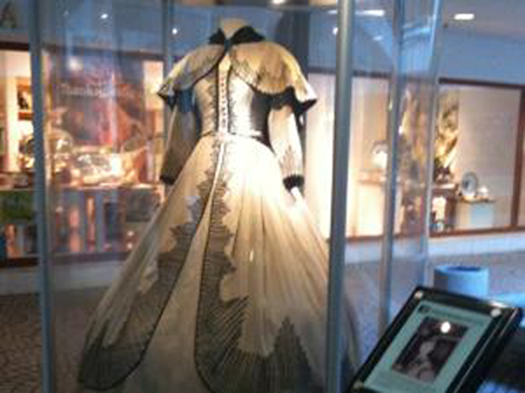 Áo đầm của Scarlett O’Hara  giá 137.000 USD