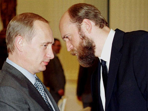 Ông Sergei Pugachyov và Tổng thống Vladimir Putin hồi năm 2000 - Ảnh: Reuters