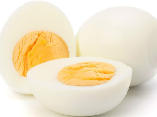 Tăng cường ăn trứng vì trứng chứa biotin có tác dụng kích thích tóc mọc. Thiếu biotin sẽ dẫn đến tóc khô, dễ gãy - Ảnh: Shutterstock