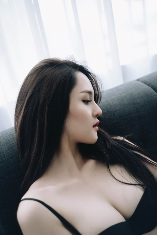 a-hau-2012-Do-Hoang-Anh-tro-lai-showbiz-bang-bo-anh-ho-tao-bao-sexy