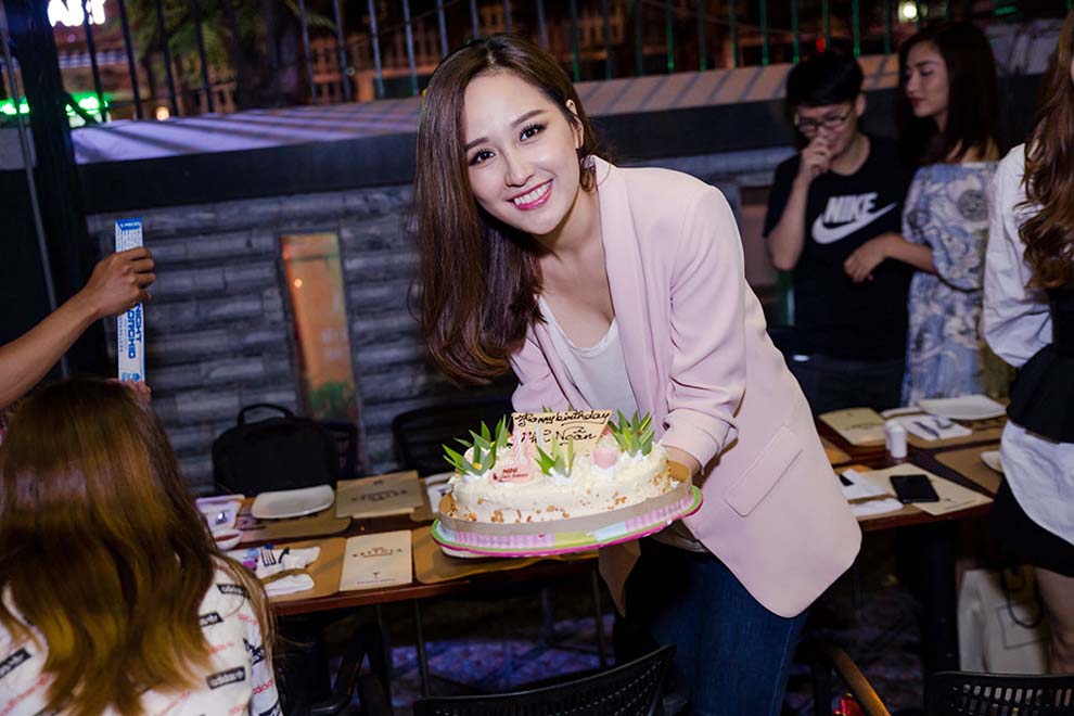 Tin sao Việt 245 Mai Phương giải thích lý do làm sinh nhật sớm cho con gái