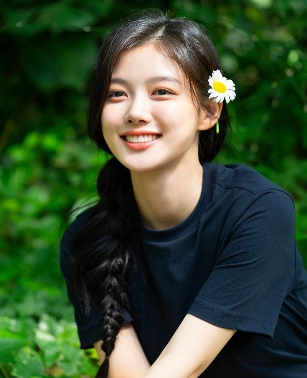 Nhan sắc nổi bật của 'em gái quốc dân' Kim Yoo Jung Nhan Sắc Nổi Bật Của 'Em Gái Quốc Dân' Kim Yoo Jung