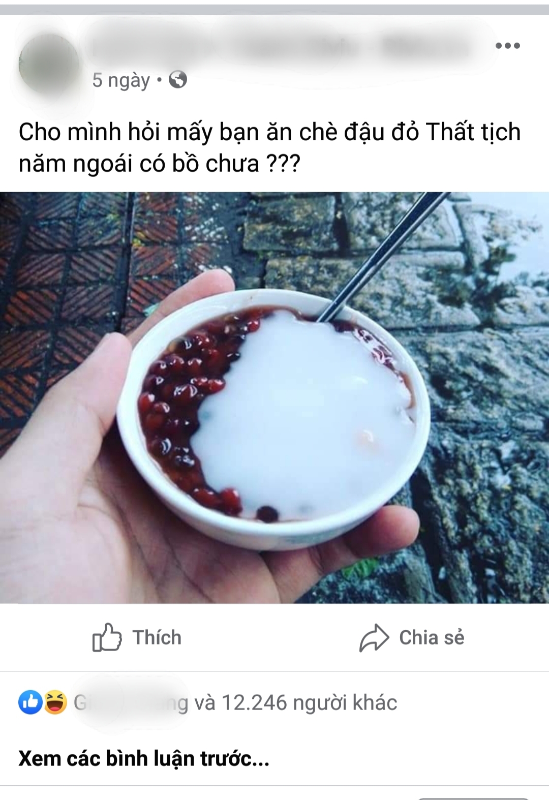 Chè đậu đỏ: Hãy cùng thưởng thức vị ngọt ngào và thơm lừng của món chè đậu đỏ truyền thống. Đây là món ăn vặt đầy dinh dưỡng và rất phổ biến ở Việt Nam. Hình ảnh của chè đậu đỏ sẽ khiến bạn thèm thuồng và muốn thưởng thức ngay.