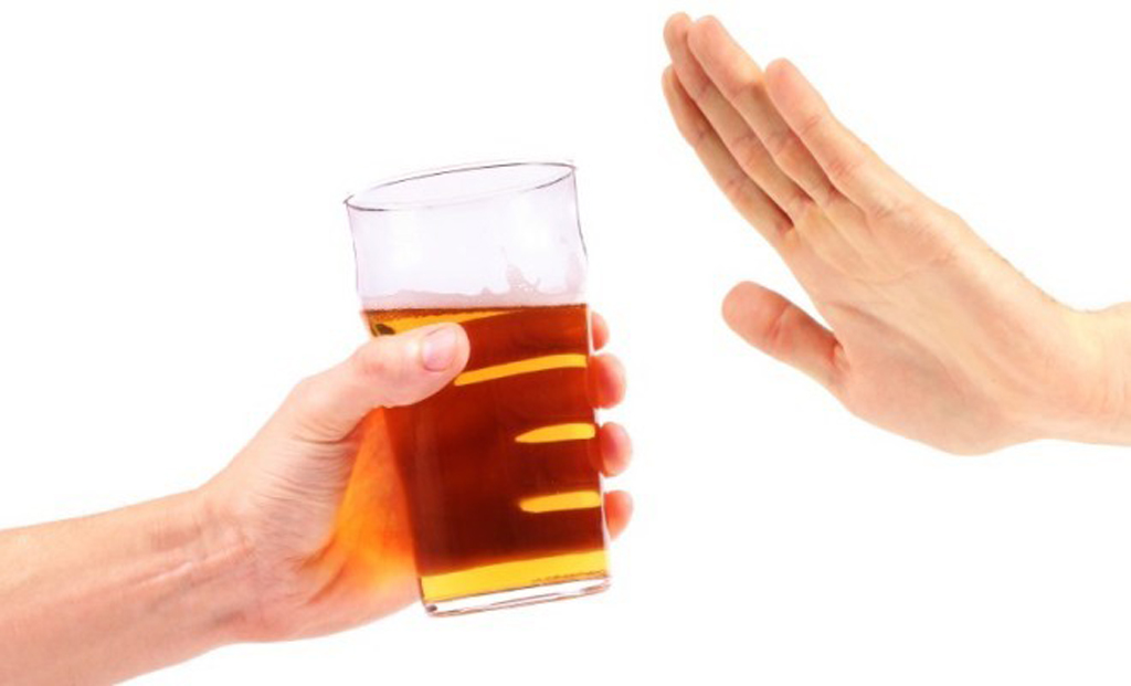Sau khi uống rượu bia và ăn no không nên xông hơi