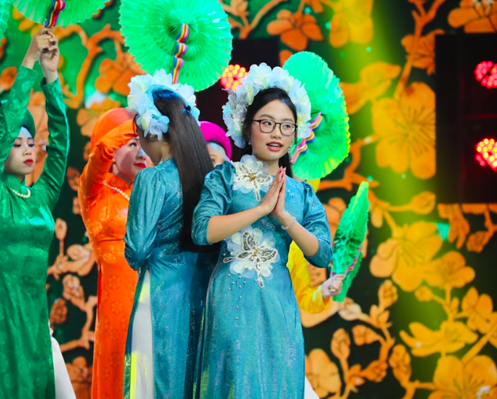 Ca sĩ trẻ Phương Mỹ Chi được fan hâm mộ yêu mến qua ca khúc “Câu Chúc Đầu Xuân”
