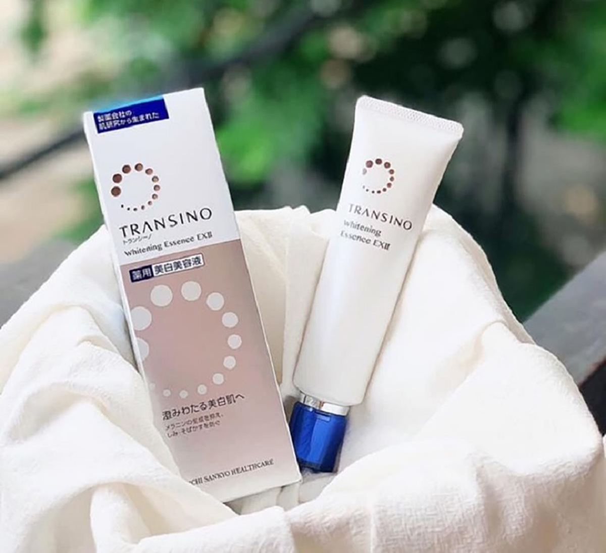 Kem trị nám Transino whitening Essence của Nhật