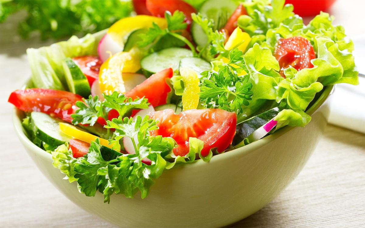 Ăn nhiều thực phẩm từ rau củ quả thay vì thịt, cá, bổ sung trái cây tươi, protein từ thực vật và vitamin