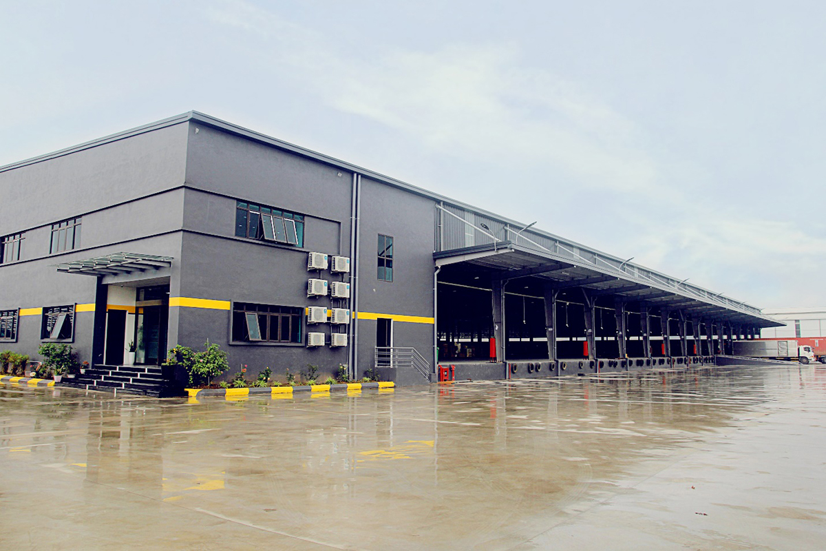 Trung tâm khai thác chia chọn hàng hóa Văn Giang là kho hàng lớn nhất tại miền Bắc của Nhất Tín Logistics - Ảnh: Minh Đức