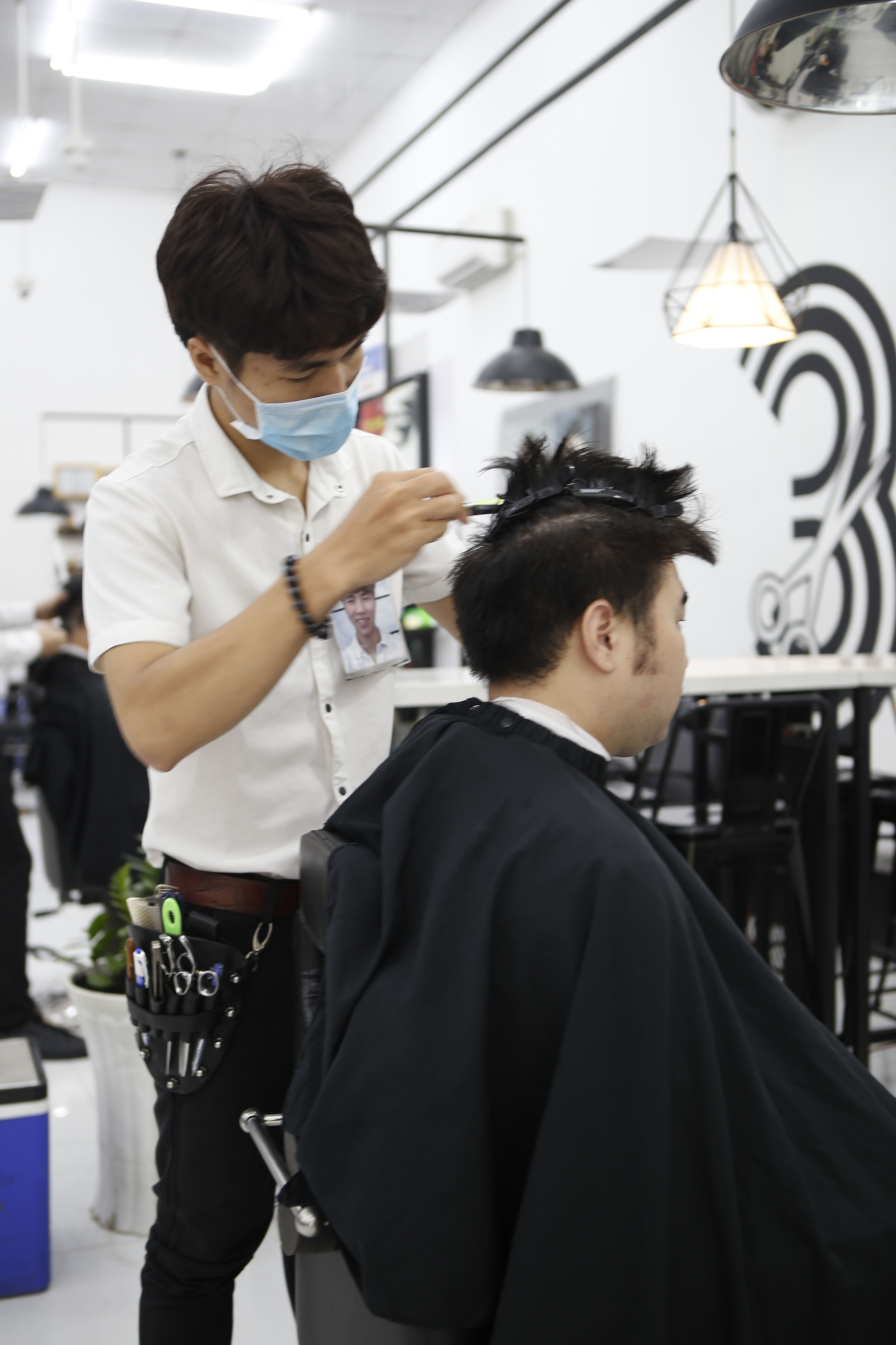 CEO chuỗi cắt tóc đàn ông lớn nhất Việt Nam Sợ khách hàng ở nhà lâu quá  không chịu nổi tự cắt trọc hết thì 30Shine thất nghiệp dài