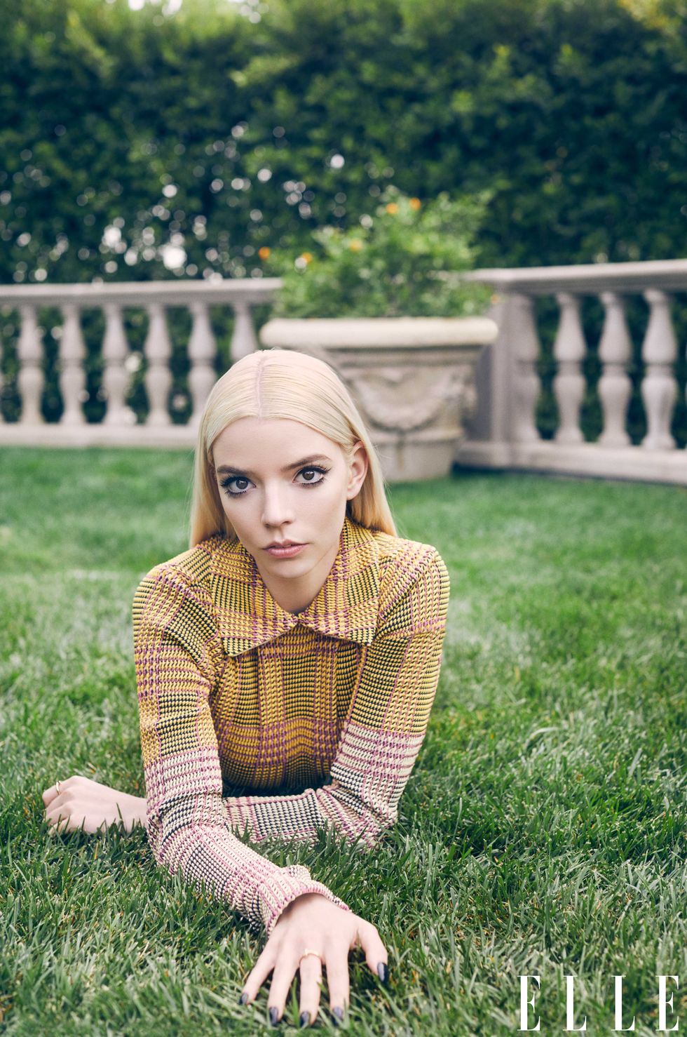 Vẻ đẹp siêu thực - Anya Taylor-Joy - Anya Taylor-Joy là một trong những nữ diễn viên có vẻ đẹp siêu thực nhất hiện nay. Xem các hình ảnh của cô sẽ mang lại cho bạn một trải nghiệm tuyệt vời. Không chỉ có ngoại hình đẹp mà Anya còn là người vô cùng tài năng và đầy sức hấp dẫn.