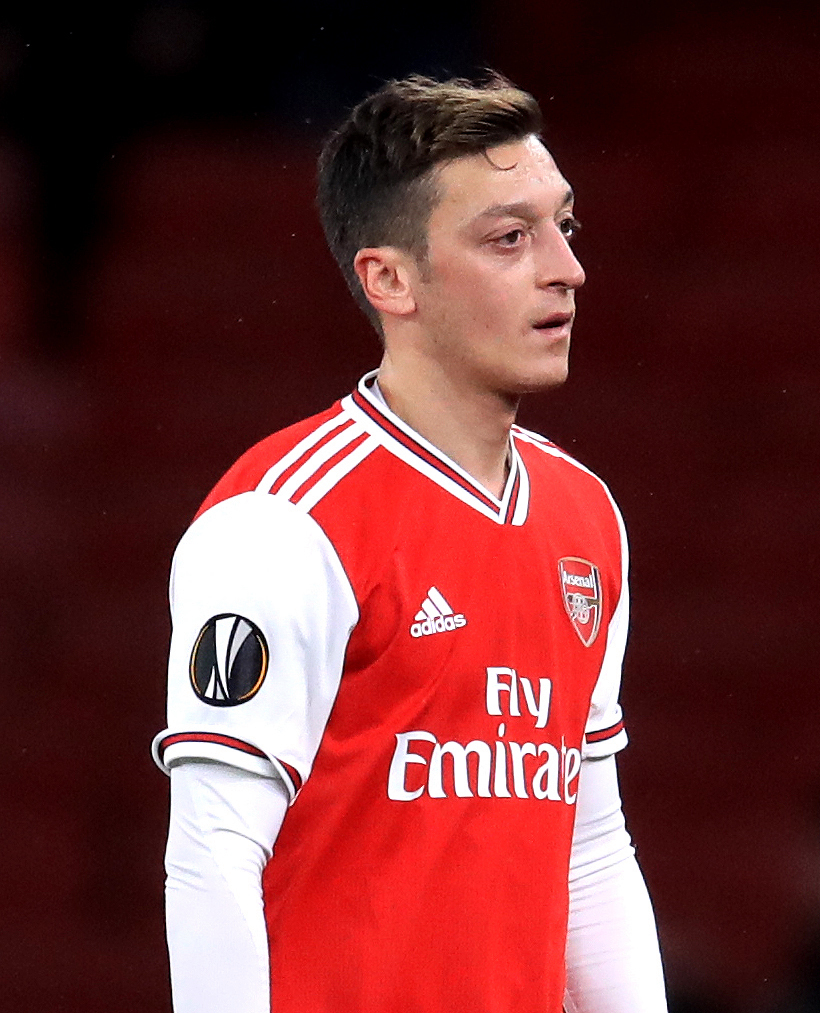 Hình ảnh đầu tiên về Mesut Ozil trong buổi tập với Fenerbahce