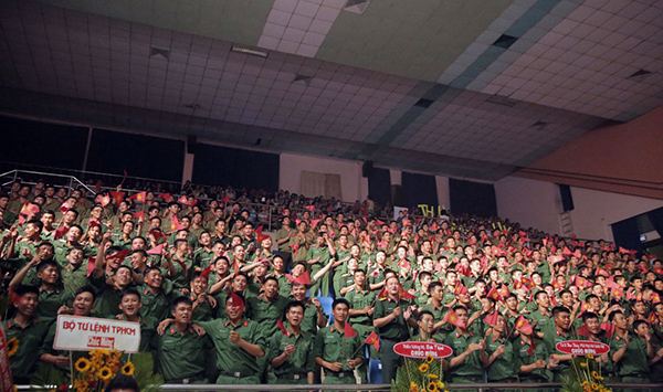 Hàng ngàn chiến sĩ vỡ òa trong đêm Liveshow của Thanh Thúy - ảnh 3