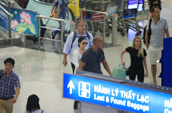 Demi Lovato xuất hiện giản dị tại sân bay - ảnh 4