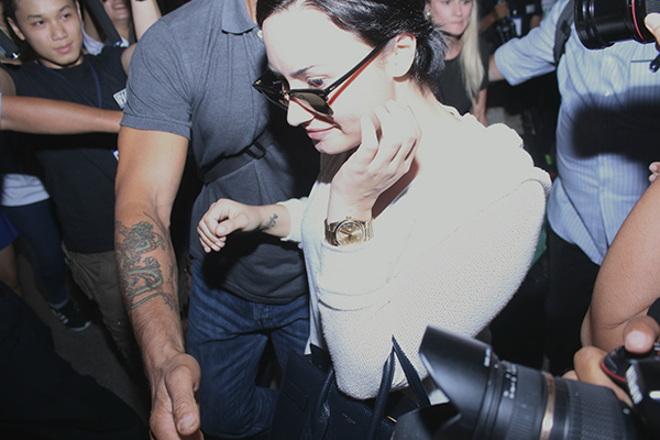 Demi Lovato xuất hiện giản dị tại sân bay - ảnh 1