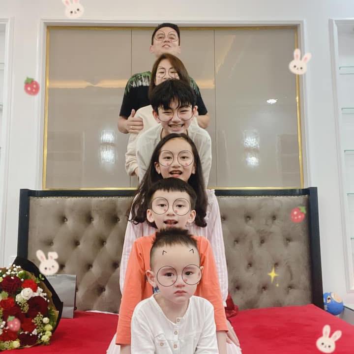 Những mái ấm gia đình tấp nập con cái nhất nhì showbiz Việt 4 con cái vẫn tồn tại là ít