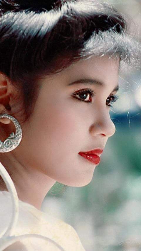 Người đẹp Tây Đô\' Việt Trinh khoe ảnh 30 năm trước
