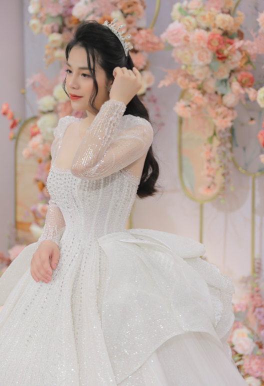 Hé lộ điều đặc biệt về chiếc váy cưới bạc tỷ Bùi Tiến Dũng dành tặng vợ