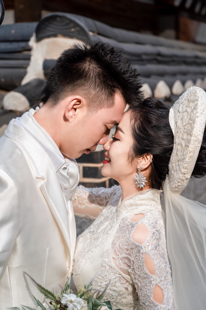 Những cô dâu cá tính nhất Vbiz Ngô Thanh Vân khoe hình xăm ở cánh tay