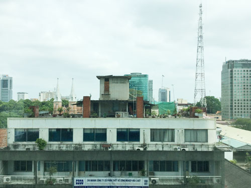 Sân thượng và nóc chuồng cu tòa nhà 22 Lý Tự Trọng ngày nay - Ảnh: P.T