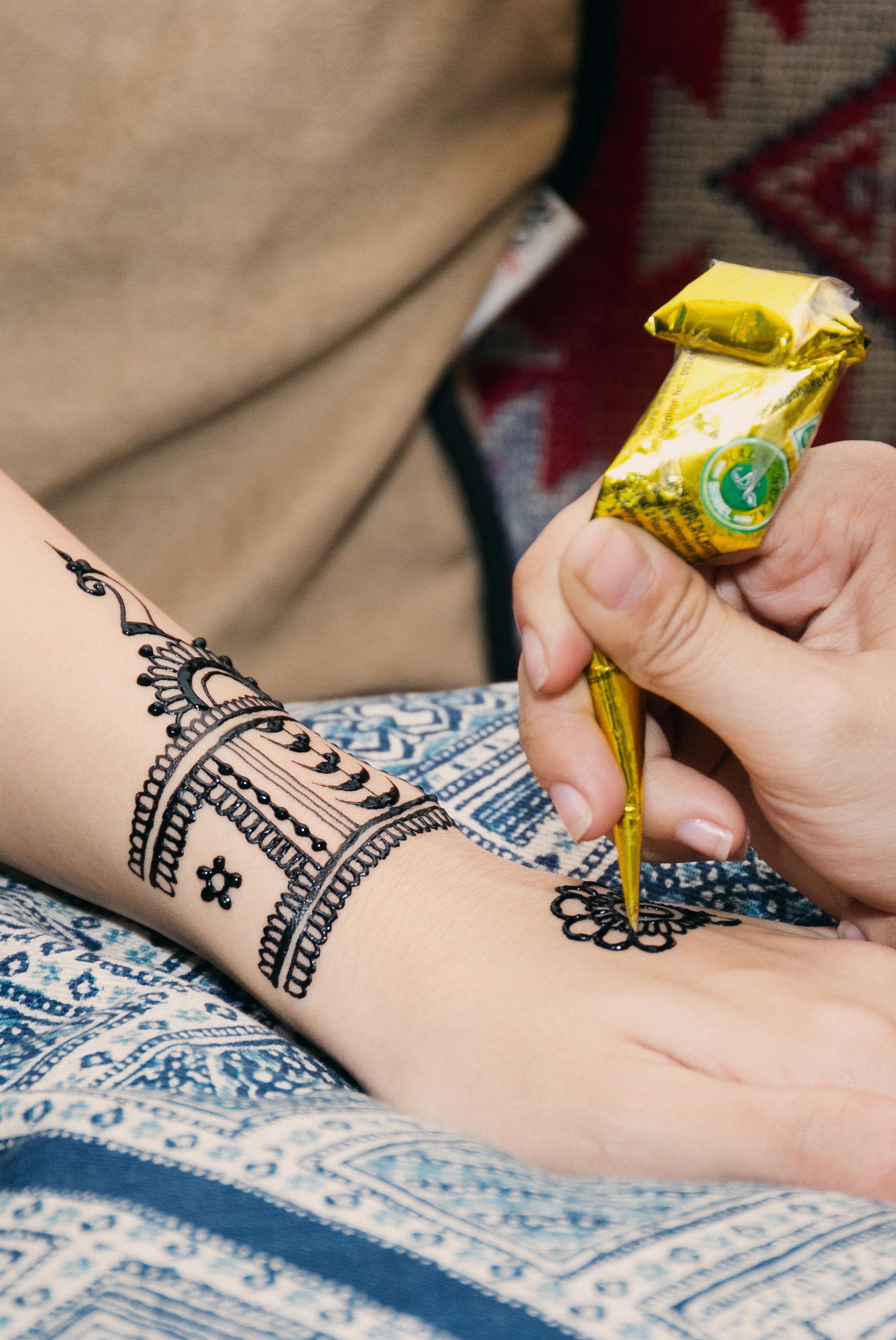 Nguồn gốc vẽ Henna  Những hình xăm Henna đẹp cho nữ  Henna tattoo hand  Simple henna tattoo Henna flower designs