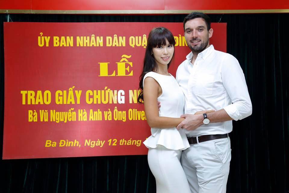 Hà Anh ra Hà Nội đăng ký kết hôn với bạn trai ngoại quốc