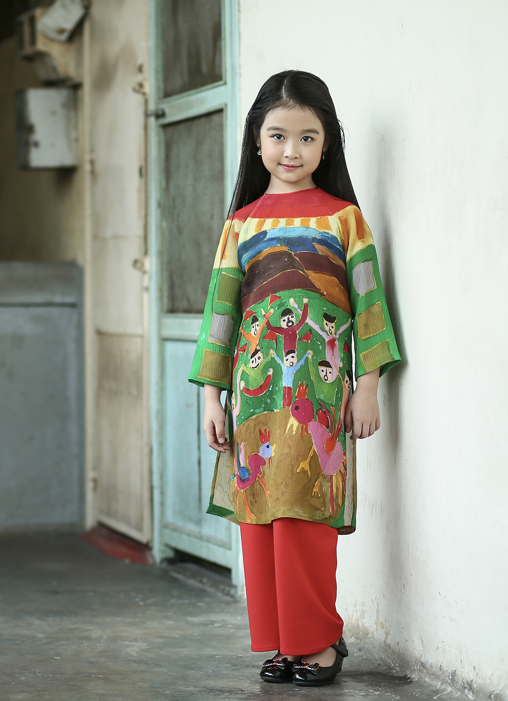 Lấy cảm hứng từ truyền thống áo dài Việt Nam, những kiểu áo dài cách tân hiện đại đầy phong cách và trẻ trung, sẽ khiến bạn thêm tự tin và xinh đẹp hơn bao giờ hết.