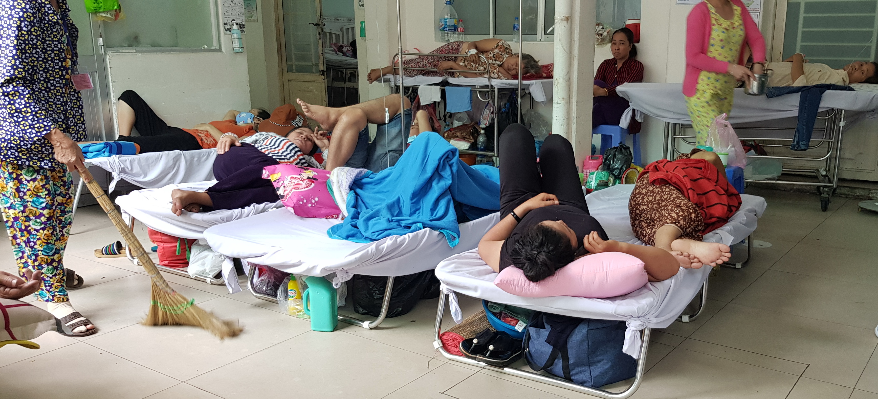 Bệnh viện tận thu giường dịch vụ ?