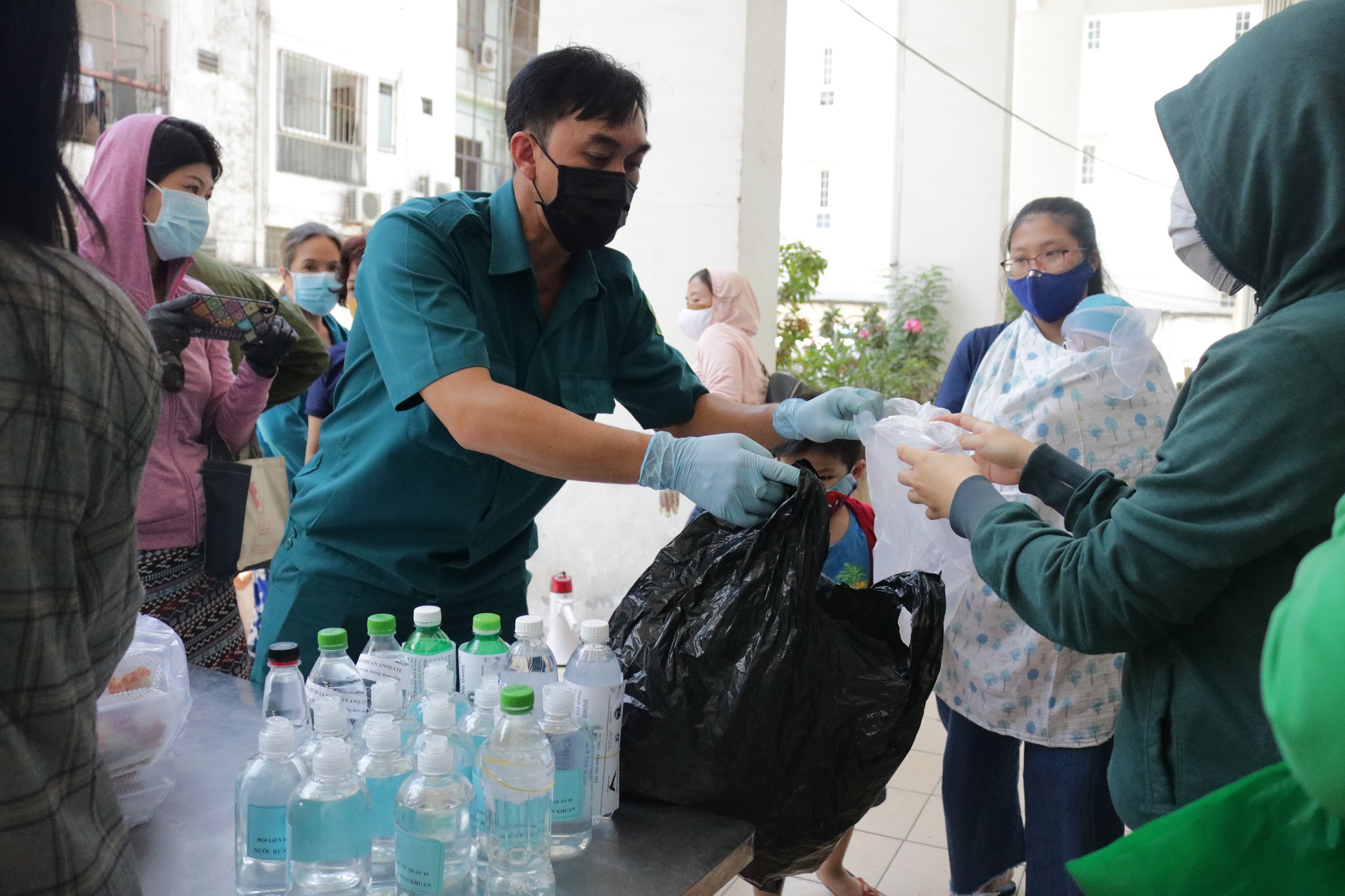 Miễn phí, phong tỏa: Bạn đang cần một số thông tin về việc phong tỏa và một số dịch vụ miễn phí để giúp bạn vượt qua đại dịch Covid-19? Xem hình ảnh liên quan để tìm hiểu thêm về những giải pháp được cung cấp miễn phí cho cộng đồng.