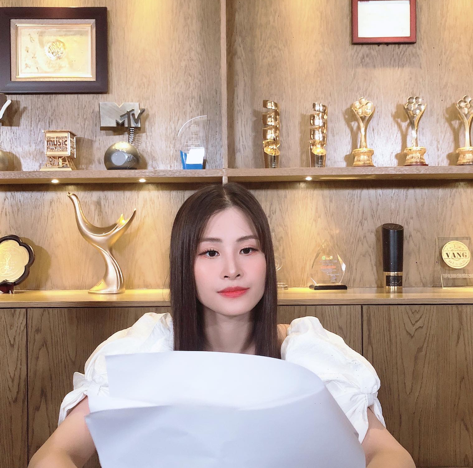 Làm show phục vụ khán giả tại nhà