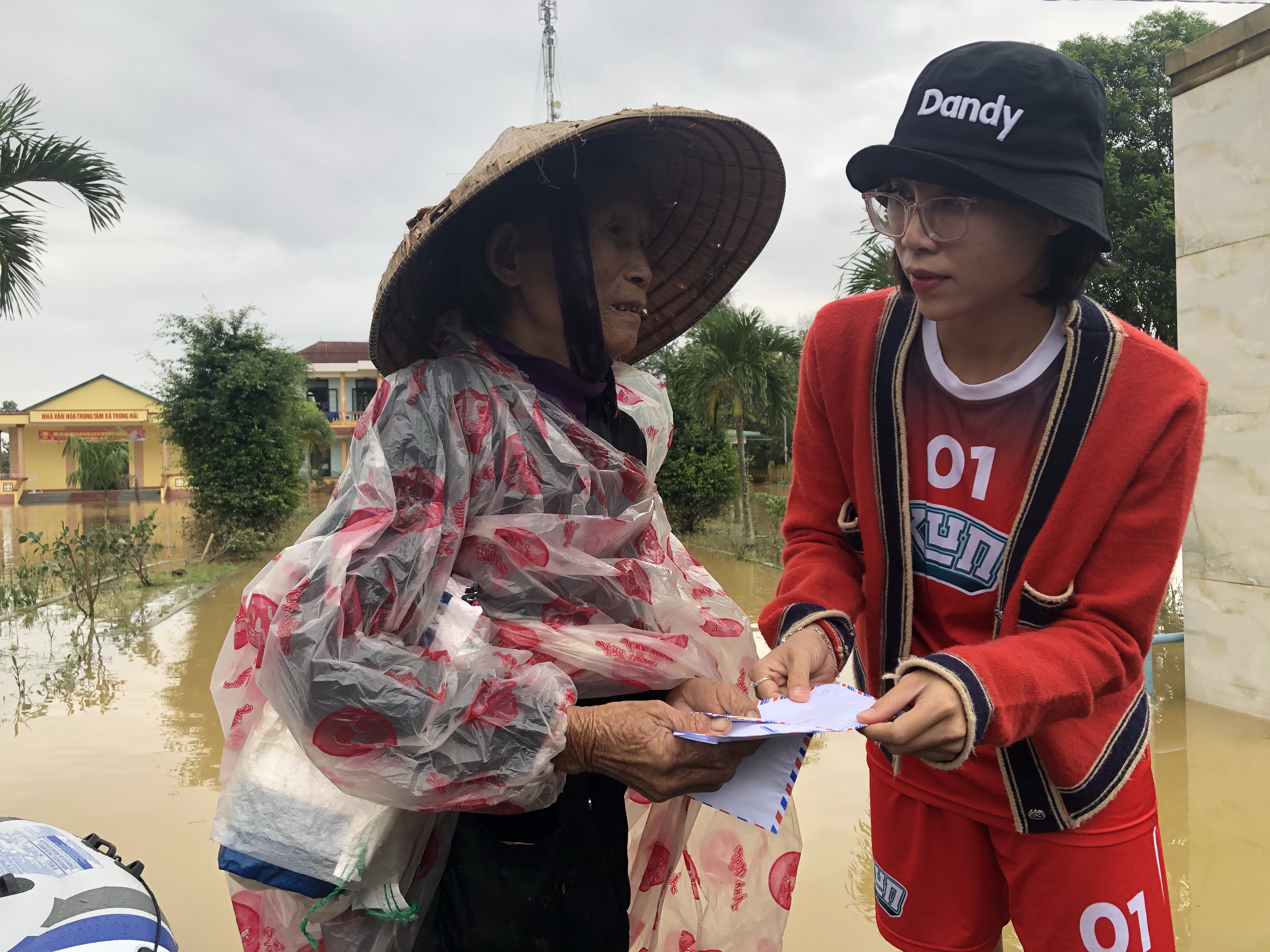 Hướng về miền trung: Cứu trợ người dân vùng lũ Quảng Bình, Quảng Trị