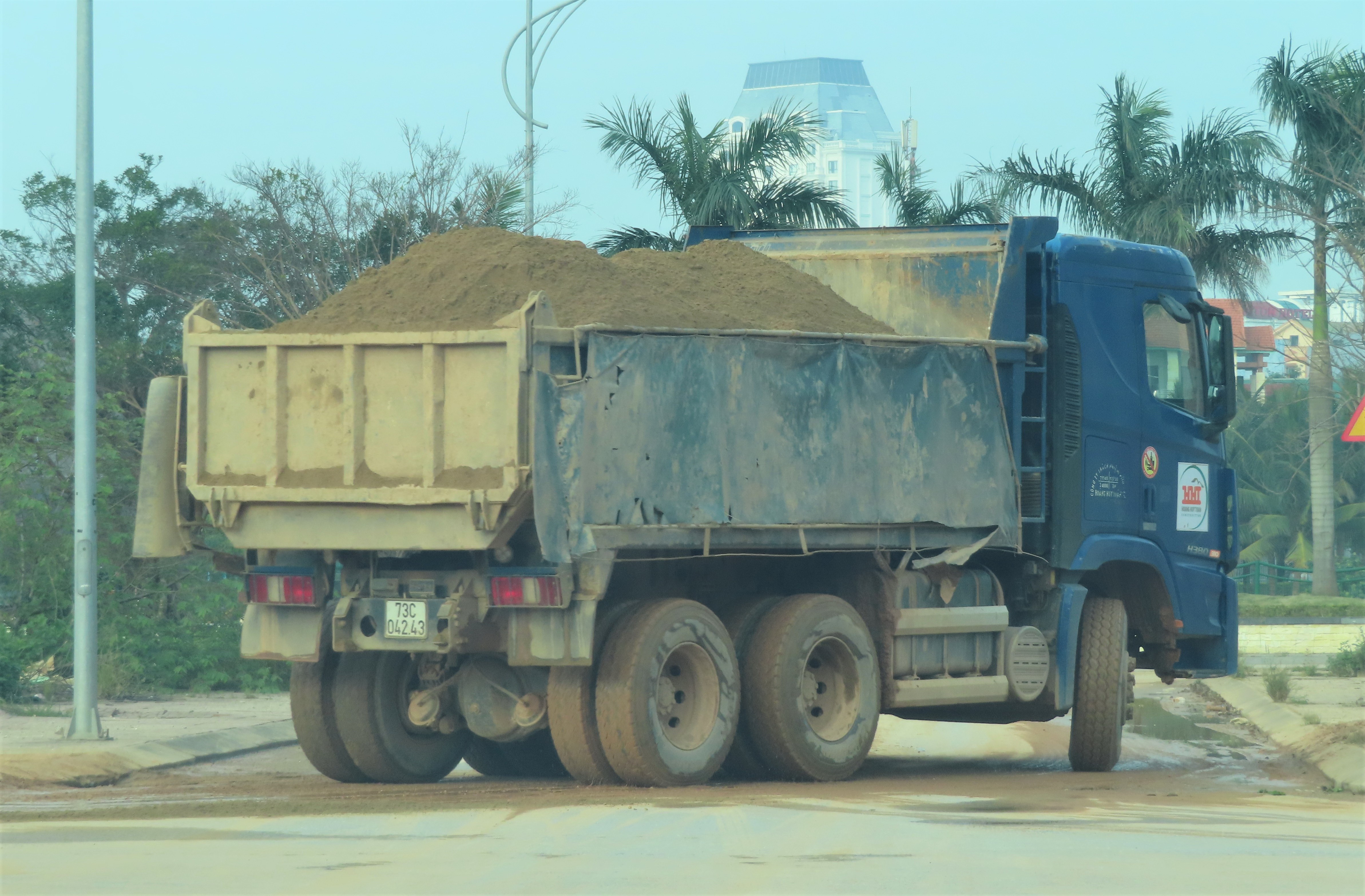 Từ đơn thư bạn đọc: Ngang nhiên lập bãi cát trái phép 