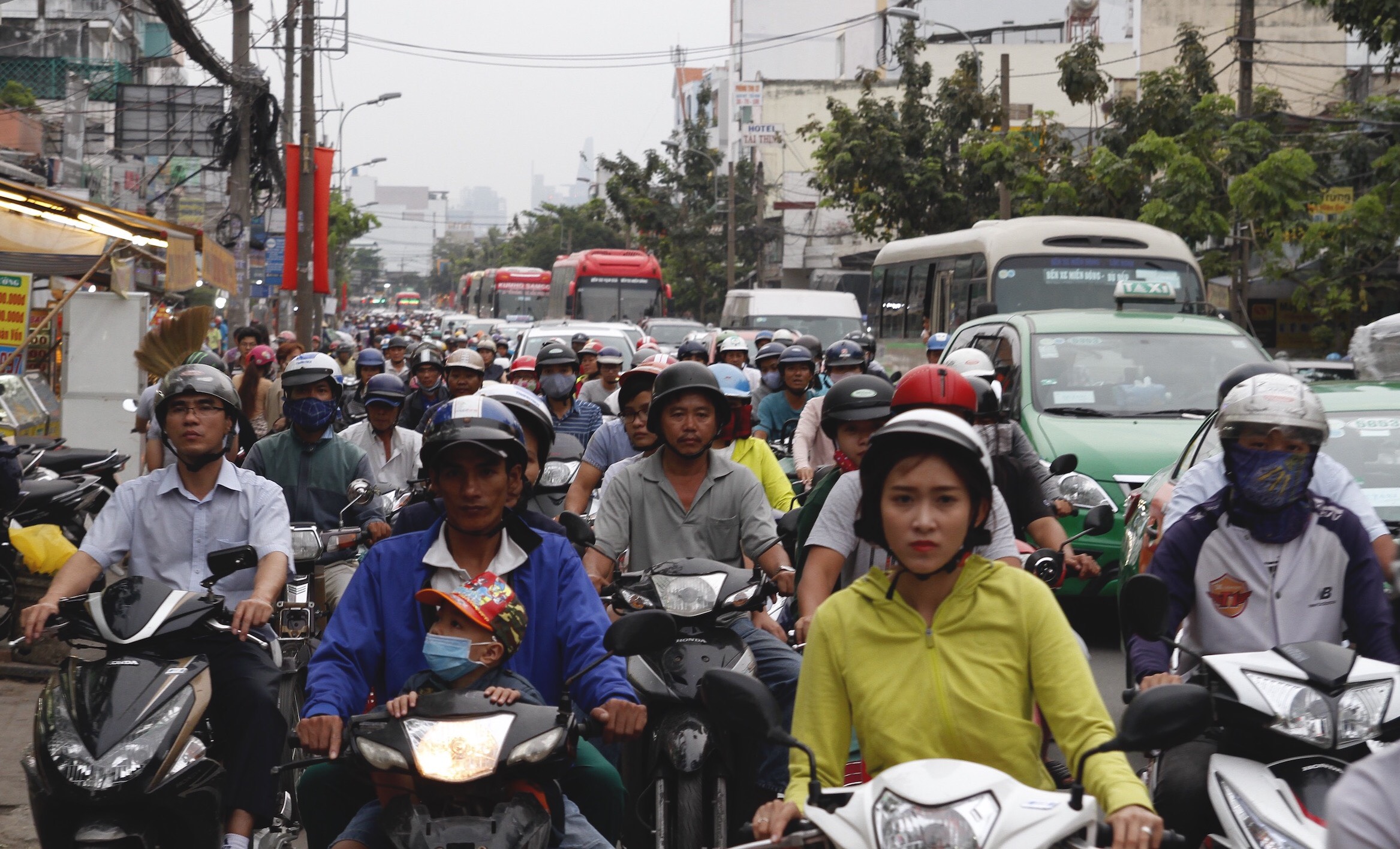 Đường phố - Hãy chiêm ngưỡng vẻ đẹp của những con đường sầm uất với những đèn neon tinh tế và độc đáo chỉ có tại đường phố Việt Nam.