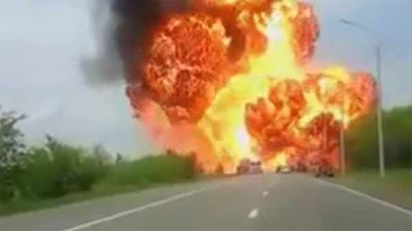 Cháy nổ xe tải kinh hoàng ở Nga - ảnh 1