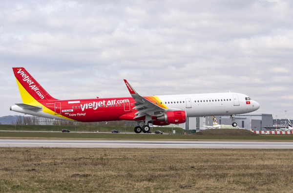 Vietjet nhận máy bay A321 với 230 ghế đầu tiên trên thế giới - ảnh 1