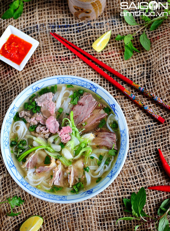 Hướng dẫn cơ hội nấu nướng phở trườn tận nhà giản dị và đơn giản nhưng mà vẫn thơm nức ngon