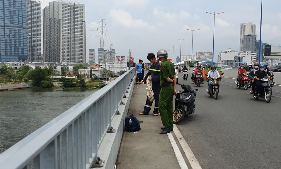 Mất tích luôn là một chủ đề gây tranh cãi và nghi ngờ. Nhưng xem qua những hình ảnh liên quan đến chủ đề này cũng là cách để ta nhận ra giá trị của mỗi người trong đời sống và tình người. Hãy cùng thưởng thức và suy ngẫm về sự quan trọng của tình thân và tình bạn.