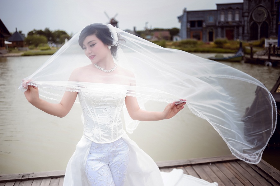 Luu-Thien-Huong-lam-am-nhac-show-thoi-trang-cuoi-nguoi-dong-tinh