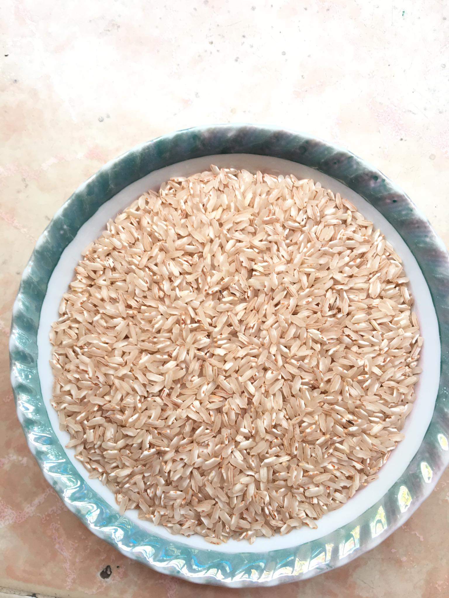 Gạo Huyết Rồng có nguồn gốc từ Trung Quốc và sau đó được du nhập vào Việt Nam. Đây là loại gạo khá đặc biệt với hương vị ngọt ngào và màu sắc hồng đỏ đặc trưng. Hãy thưởng thức và cảm nhận sự khác biệt của loại gạo này.