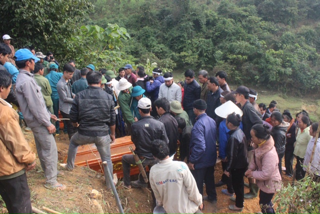 Tai nạn thảm khốc 9 người chết: Đại tang ở xóm núi nghèo 12