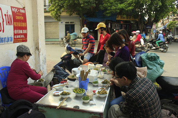 Đầu hè ghé quán gà tần ngải cứu, thuốc bắc 2