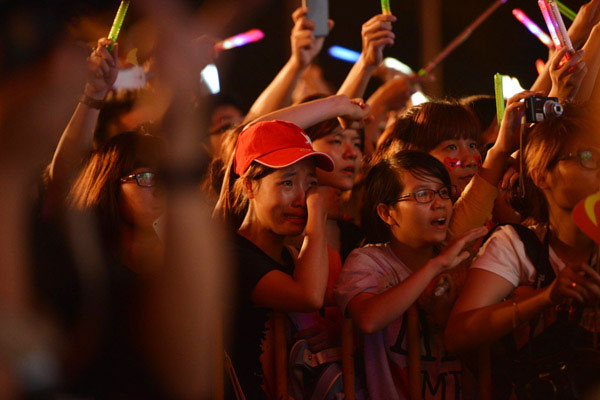 Mỹ Tâm ‘ngất ngây’ trước nụ hôn của fan nhí Heartbeat tại Hà Nội 11
