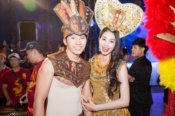 Á hậu Phạm Hương làm nóng Carnaval đường phố Quảng Bình 3