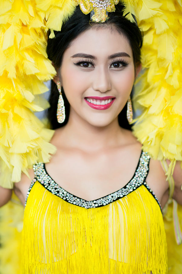 Á hậu Phạm Hương làm nóng Carnaval đường phố Quảng Bình 4