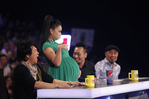 Vietnam Idol: Thu Minh phấn khích ‘ôm bầu’ nhún nhảy theo hotboy Việt kiều 1