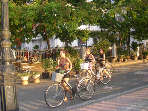 Tiệc tùng phản cảm trong Trung tâm nghệ thuật Lê Bá Đảng 2