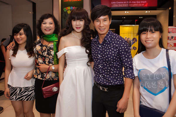 Vợ chồng Lý Hải - Minh Hà xem ‘Lật mặt’ cùng 1.000 fan hâm mộ 1